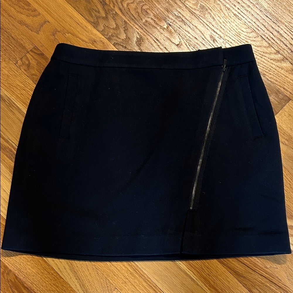 Banana Republic Black Mini Skirt with Asymmetrical Zipper. EUC